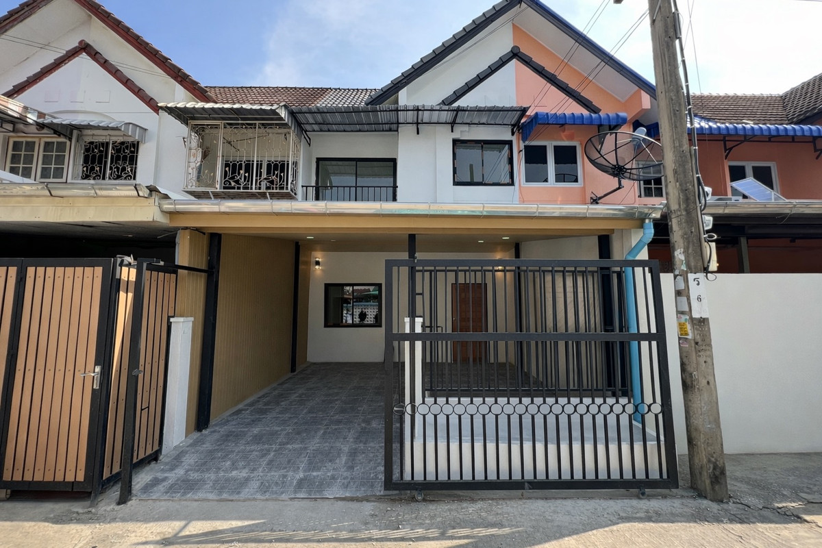 For SaleTownhomeRathburana, Suksawat : ✨ Newly renovated house for sale ✨ 0 meters to Lotus Pracha Uthit / 2 floors / price 3.19 MB ‼️