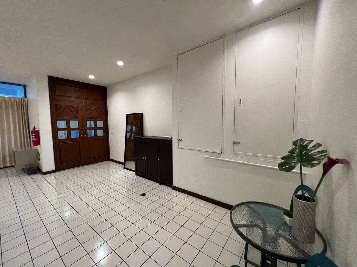 For RentTownhomePattanakan, Srinakarin : for rent Beautiful town house at pattanakarn soi 52 (S03-1819) 