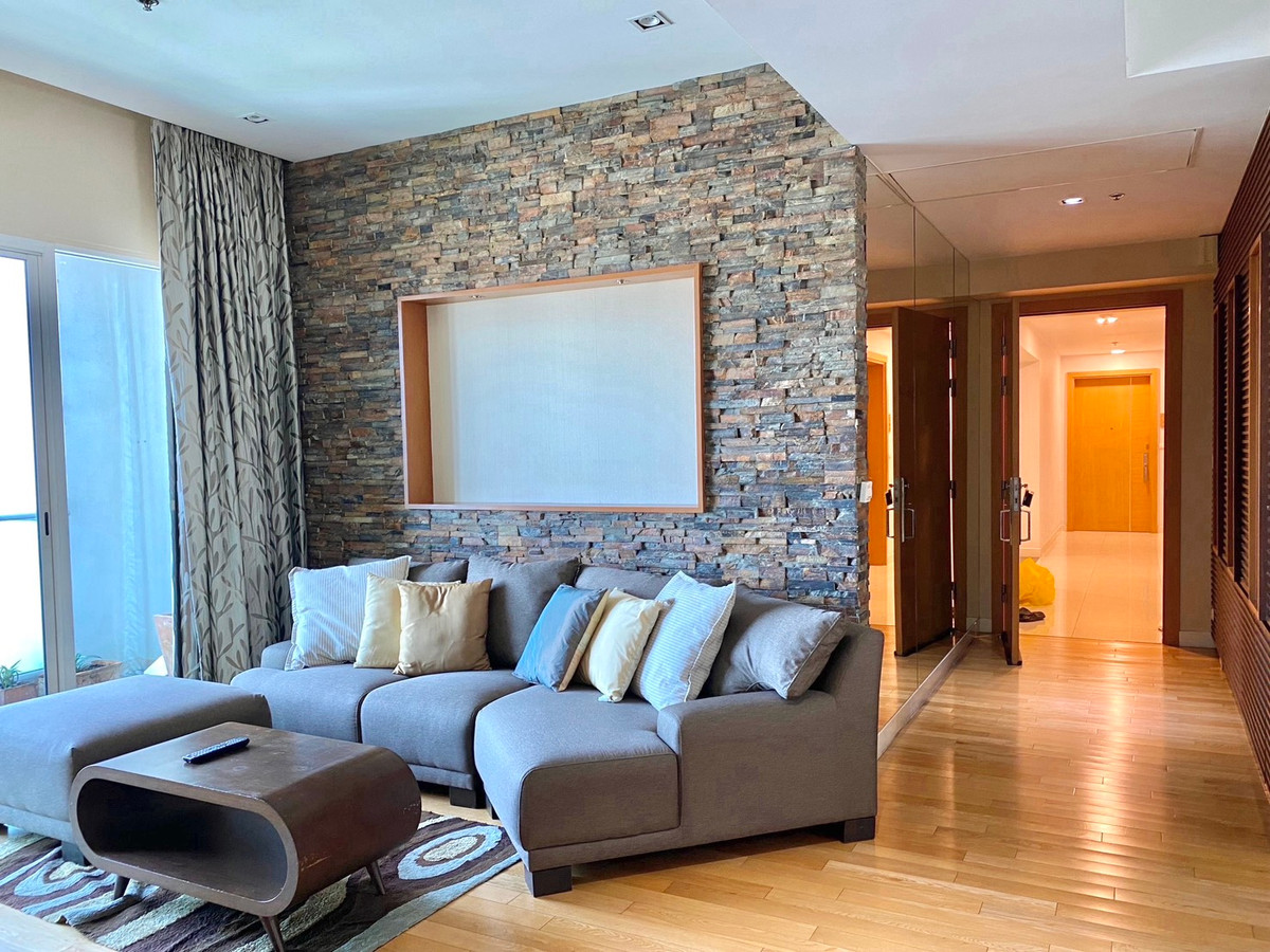 For RentCondoSukhumvit, Asoke, Thonglor : 🏢Condo for rent with Benjakiti Park view at Millennium Residence, 2 bedrooms, 1 office room, fully furnished, balcony, very beautiful view, near Benjakiti Park, BTS Asoke.