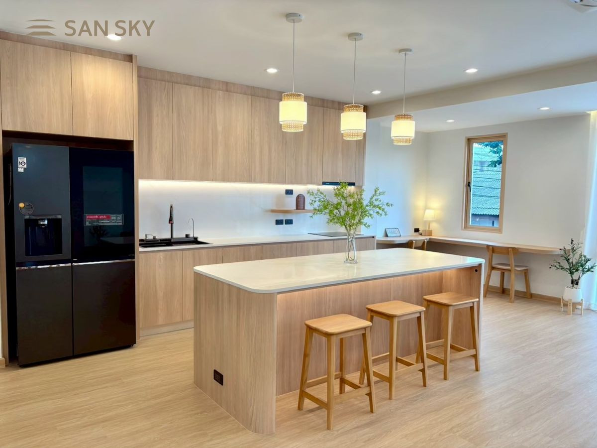 For SaleTownhomeSapankwai,Jatujak : Single house for sale in minimalist style Pradipat area, 4 bedrooms, size 297 sq m., with minimalist furniture, near the expressway, BTS Ari.