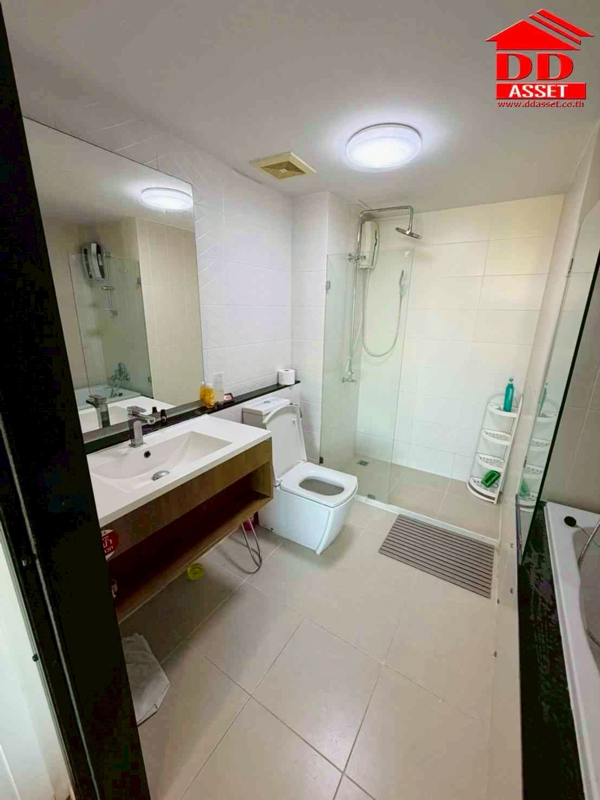 For RentCondoBangna, Bearing, Lasalle : For Rent Knightsbridge Bearing, Knightsbridge Bearing, Sukhumvit 107, near BTS Bearing, only 450 meters, code C8399.