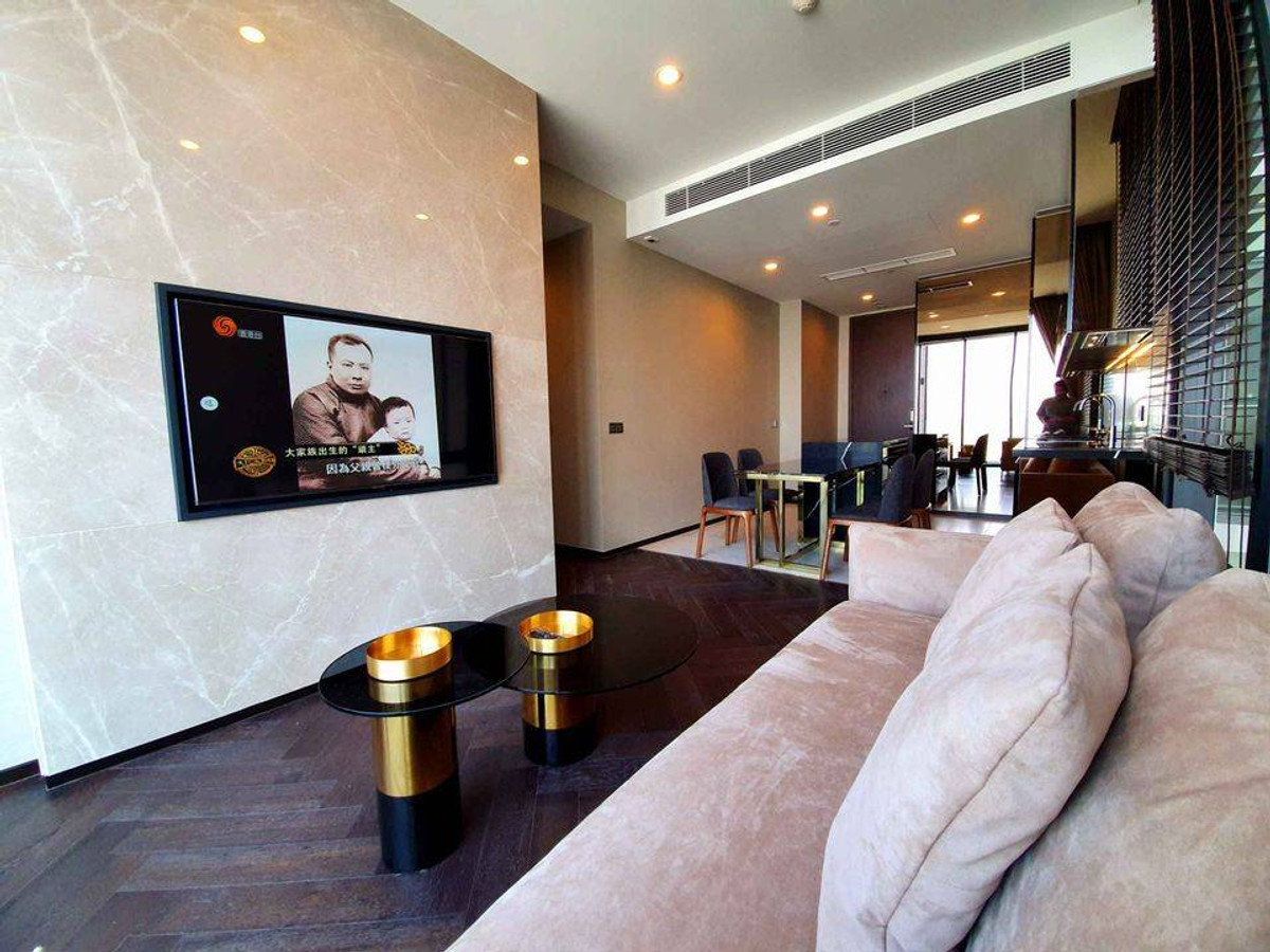 For RentCondoSukhumvit, Asoke, Thonglor : For rent: The Esse Sukhumvit 36, the most outstanding Super Luxury condo in the Thonglor location. This room comes with neat decorations in every inch. And the layout is perfectly arranged on the 26th floor.
