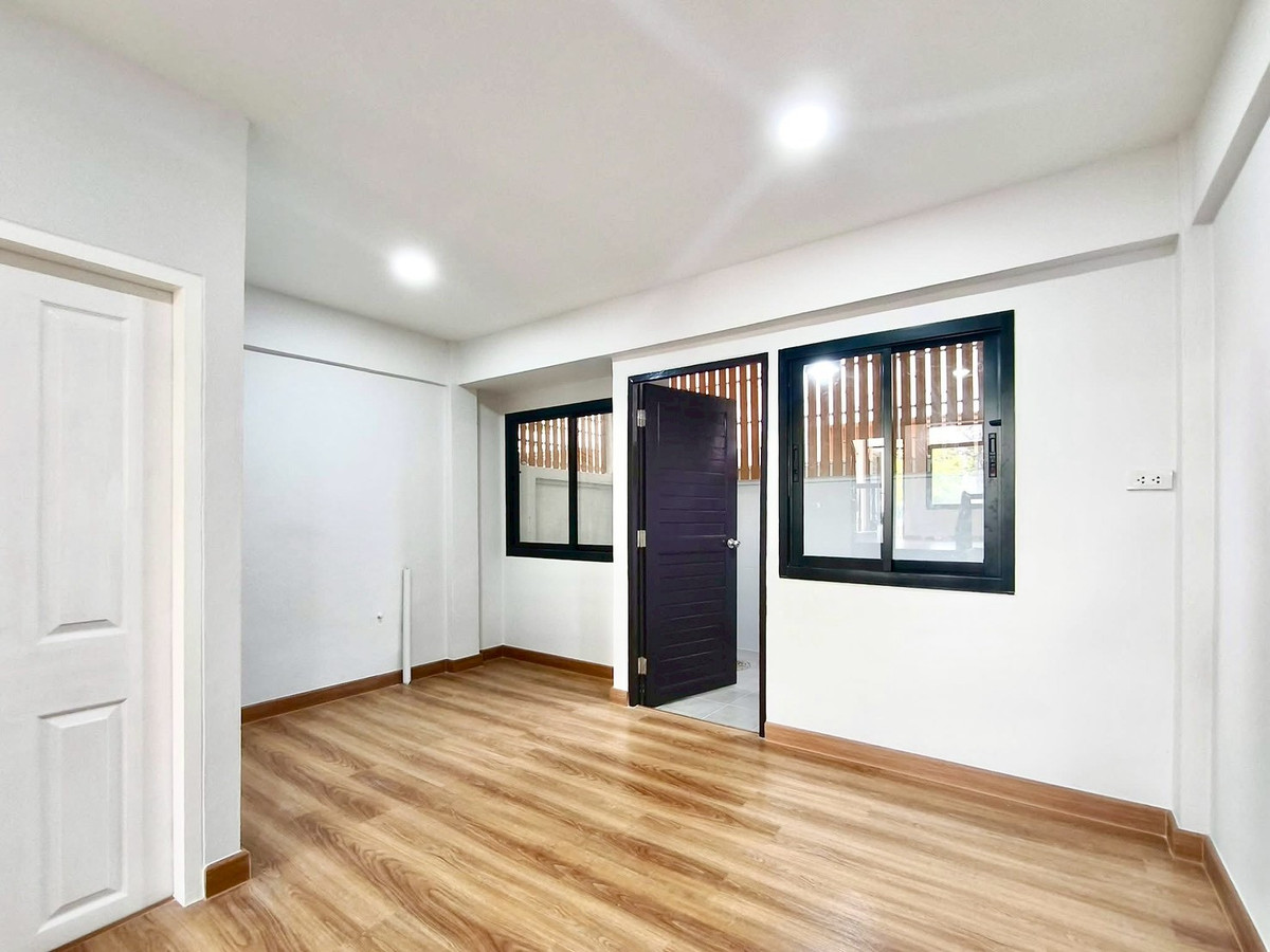 For SaleTownhomePathum Thani,Rangsit, Thammasat : Townhome for sale, 2 and a half floors, Nanthana Garden Village, Rangsit, 5 levels, area 27 square meters, 3 bedrooms, Ban Klang Subdistrict, Mueang Pathum Thani District. Pathum Thani Province