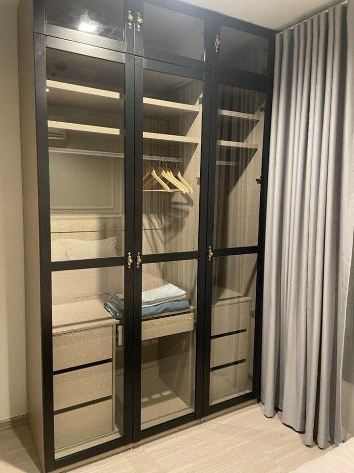 For RentCondoRama9, Petchburi, RCA : 🔥For Rent Now🔥 Life Asoke-Rama9. Spacious 2-bedroom, 2-bathroom unit, fully furnished. The rarest unit in the project, located at the very front with stunning unobstructed views❗