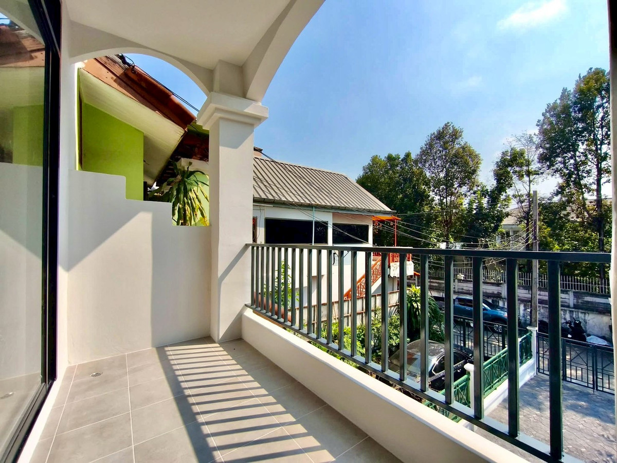 For SaleTownhomePathum Thani,Rangsit, Thammasat : Townhome for sale, 2 and a half floors, Nanthana Garden Village, Rangsit, 5 levels, area 27 square meters, 3 bedrooms, Ban Klang Subdistrict, Mueang Pathum Thani District. Pathum Thani Province