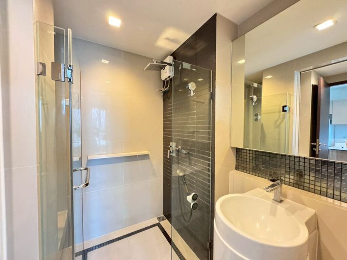 ให้เช่าคอนโดสาทร นราธิวาส : ให้เช่า ริธึ่ม สาทร เลขที่ 141/775 (ทิศตะวันออก) (BTS สะพานตากสิน)