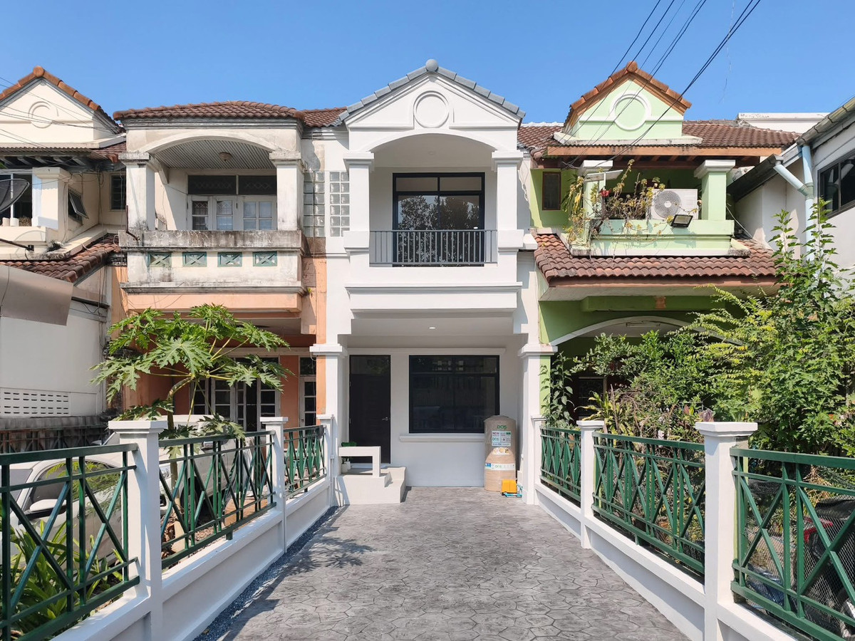 For SaleTownhomePathum Thani,Rangsit, Thammasat : Townhome for sale, 2 and a half floors, Nanthana Garden Village, Rangsit, 5 levels, area 27 square meters, 3 bedrooms, Ban Klang Subdistrict, Mueang Pathum Thani District. Pathum Thani Province