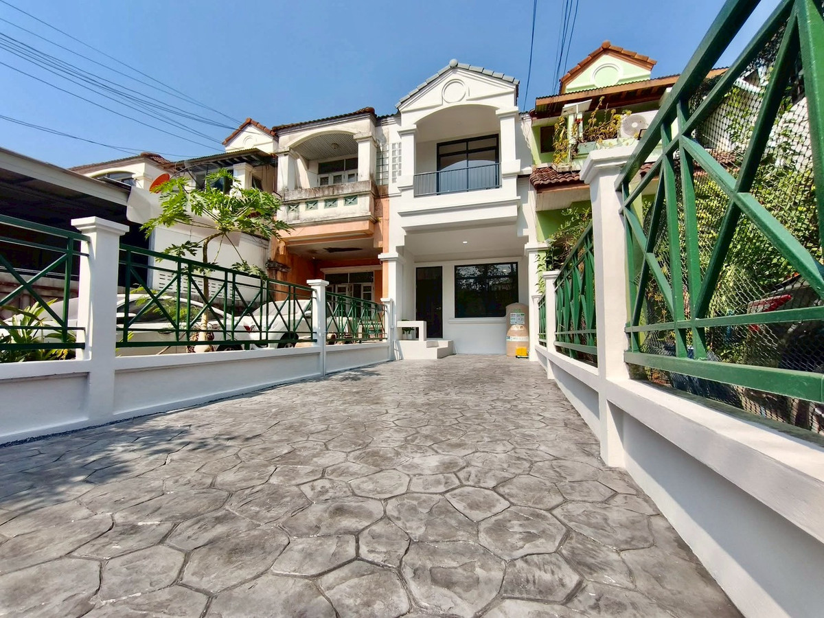 For SaleTownhomePathum Thani,Rangsit, Thammasat : Townhome for sale, 2 and a half floors, Nanthana Garden Village, Rangsit, 5 levels, area 27 square meters, 3 bedrooms, Ban Klang Subdistrict, Mueang Pathum Thani District. Pathum Thani Province
