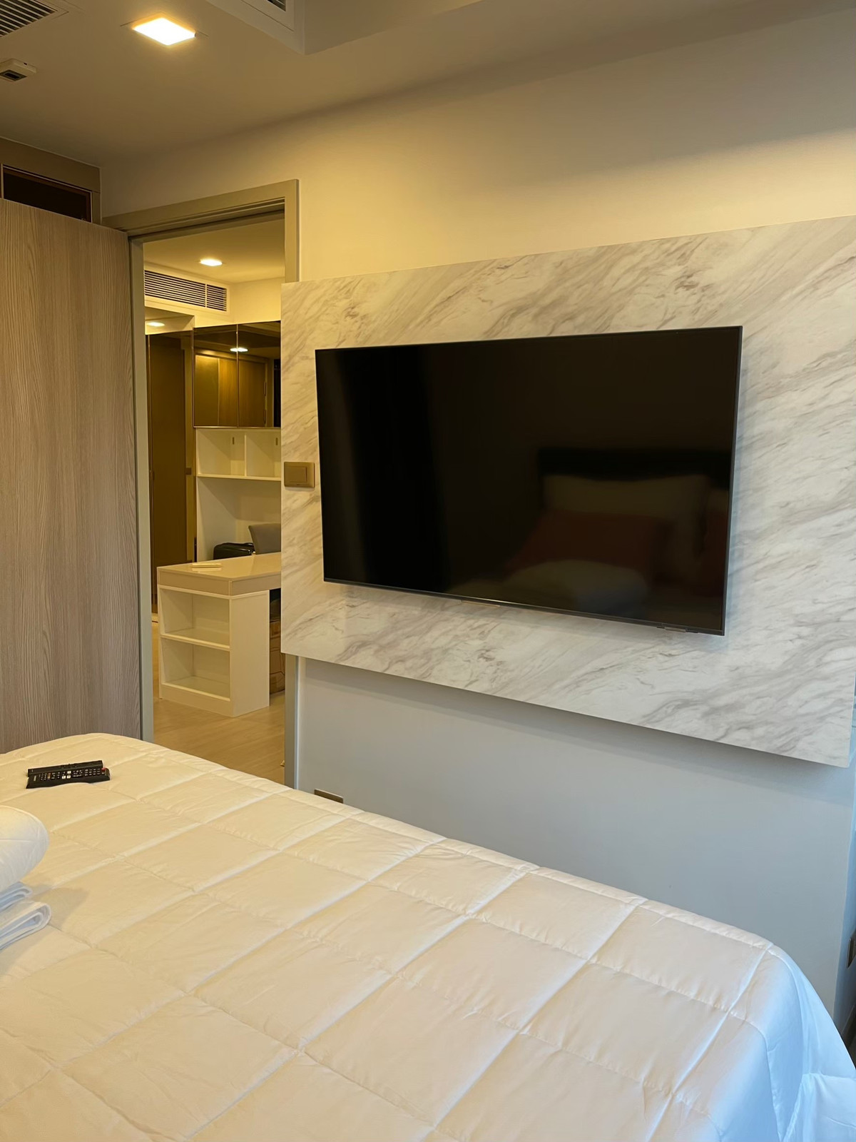 For SaleCondoRama9, Petchburi, RCA : Urgent Sale 📍One9Five Asoke - Rama 9📍 Beautiful room, pool view, unblocked view, bright and airy, includes built-in furniture and complete electrical appliances.