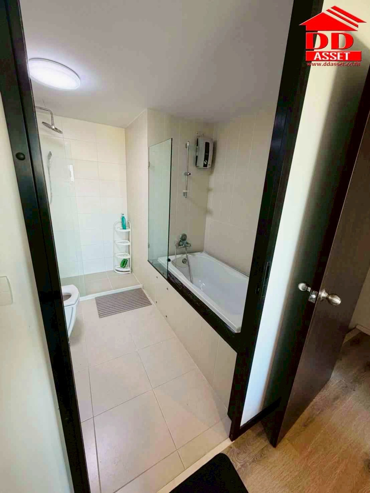 For RentCondoBangna, Bearing, Lasalle : For Rent Knightsbridge Bearing, Knightsbridge Bearing, Sukhumvit 107, near BTS Bearing, only 450 meters, code C8399.