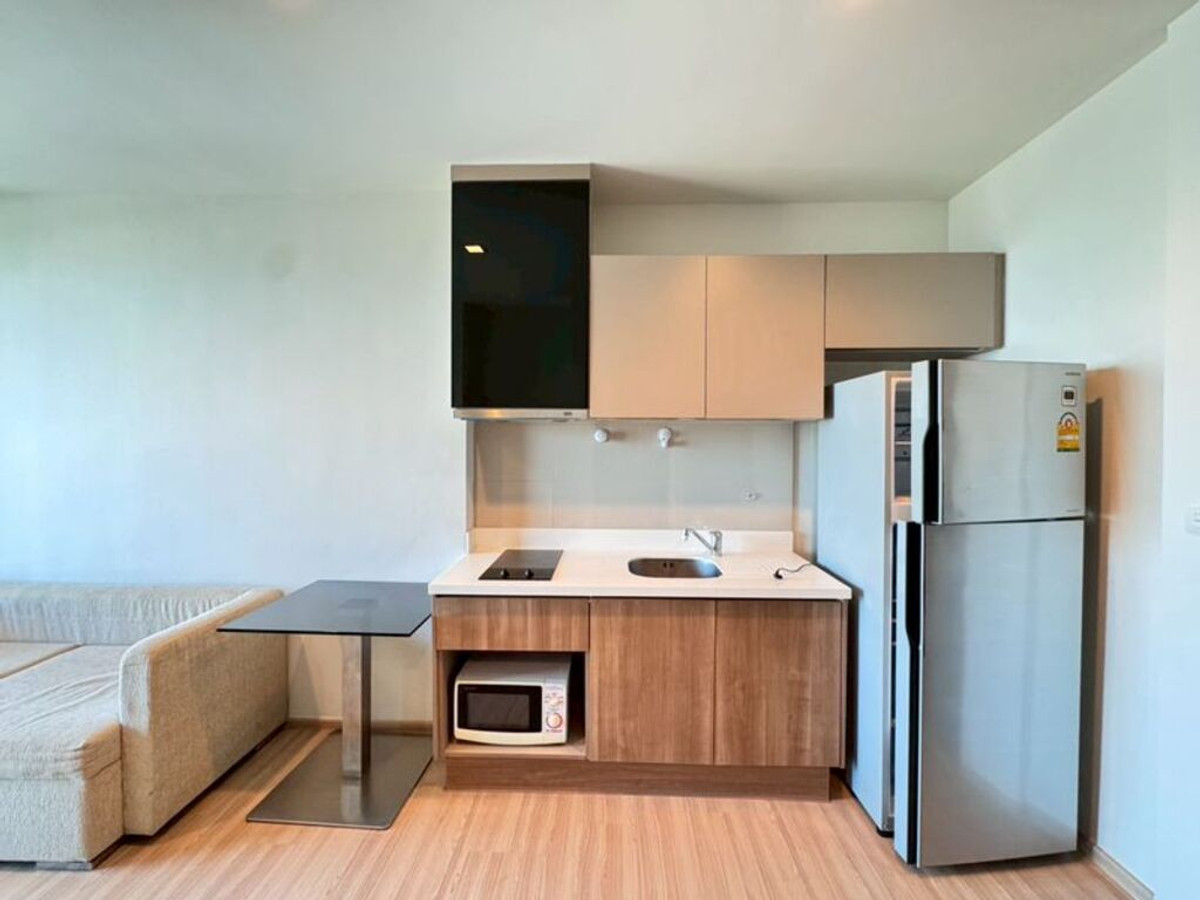 ให้เช่าคอนโดสาทร นราธิวาส : ให้เช่า ริธึ่ม สาทร เลขที่ 141/775 (ทิศตะวันออก) (BTS สะพานตากสิน)