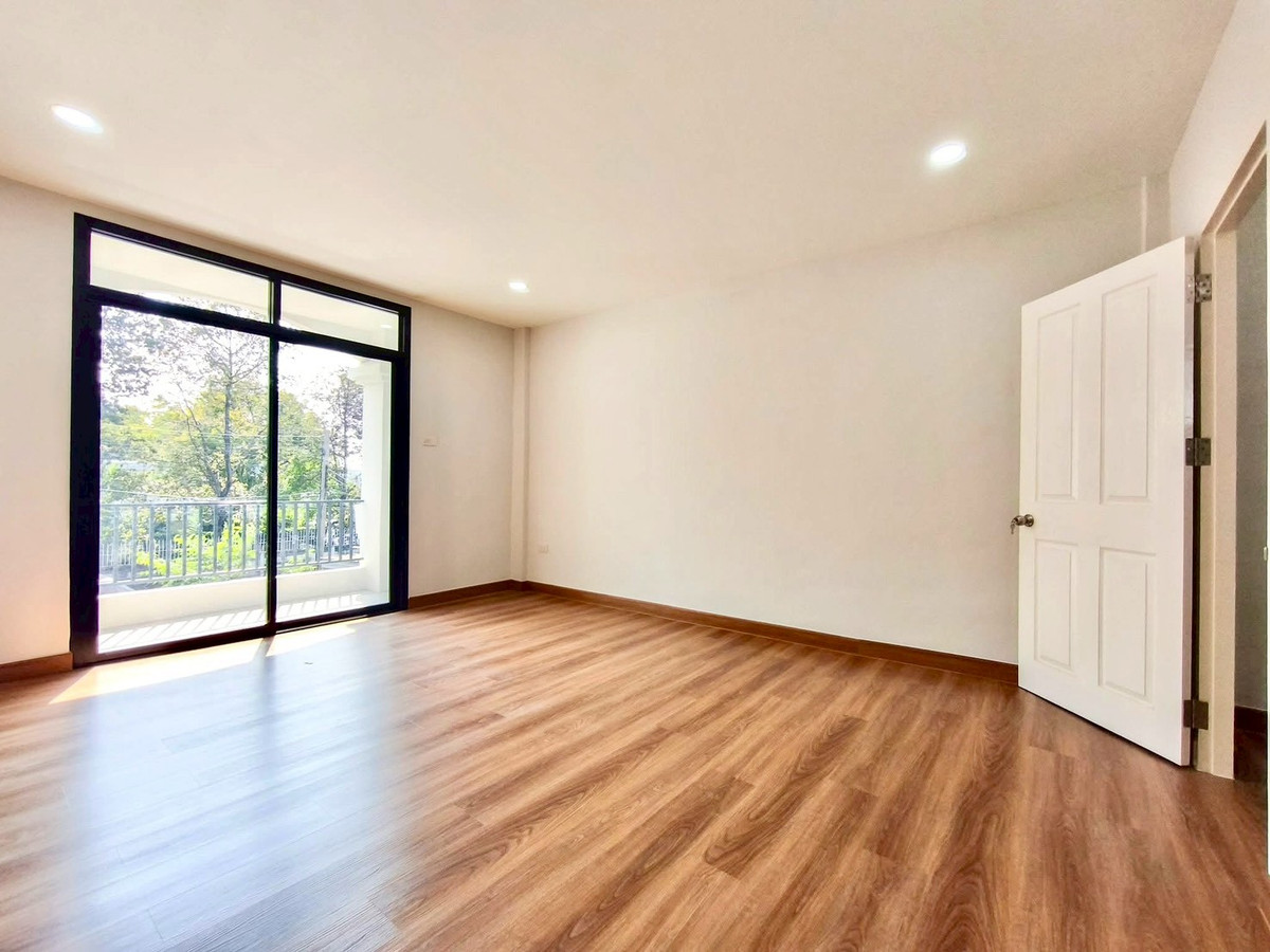 For SaleTownhomePathum Thani,Rangsit, Thammasat : Townhome for sale, 2 and a half floors, Nanthana Garden Village, Rangsit, 5 levels, area 27 square meters, 3 bedrooms, Ban Klang Subdistrict, Mueang Pathum Thani District. Pathum Thani Province