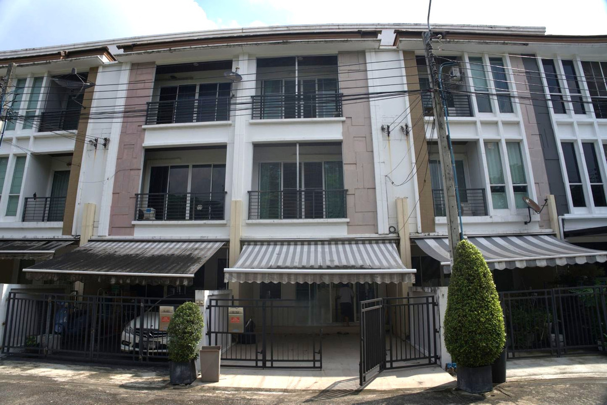For RentTownhomePattanakan, Srinakarin : ✨ Townhome for rent, Baan Klang Muang S-Sense Srinakarin, 3 floors, 3 bedrooms, 3 bathrooms, 22 sq m, opposite Paradise Park, 29000 baht 🏡💖
