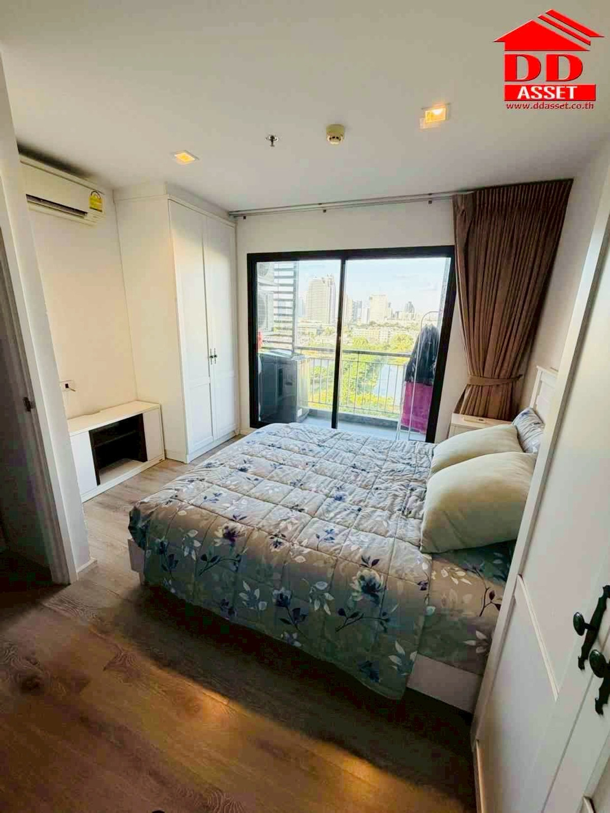 For RentCondoBangna, Bearing, Lasalle : For Rent Knightsbridge Bearing, Knightsbridge Bearing, Sukhumvit 107, near BTS Bearing, only 450 meters, code C8399.