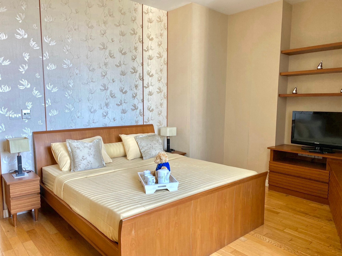 For RentCondoSukhumvit, Asoke, Thonglor : 🏢Condo for rent with Benjakiti Park view at Millennium Residence, 2 bedrooms, 1 office room, fully furnished, balcony, very beautiful view, near Benjakiti Park, BTS Asoke.