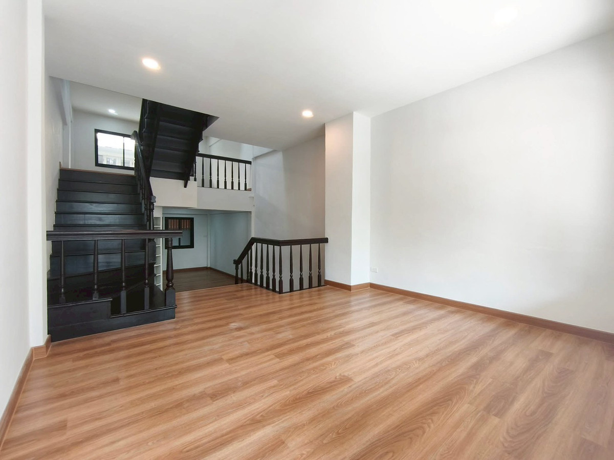 For SaleTownhomePathum Thani,Rangsit, Thammasat : Townhome for sale, 2 and a half floors, Nanthana Garden Village, Rangsit, 5 levels, area 27 square meters, 3 bedrooms, Ban Klang Subdistrict, Mueang Pathum Thani District. Pathum Thani Province