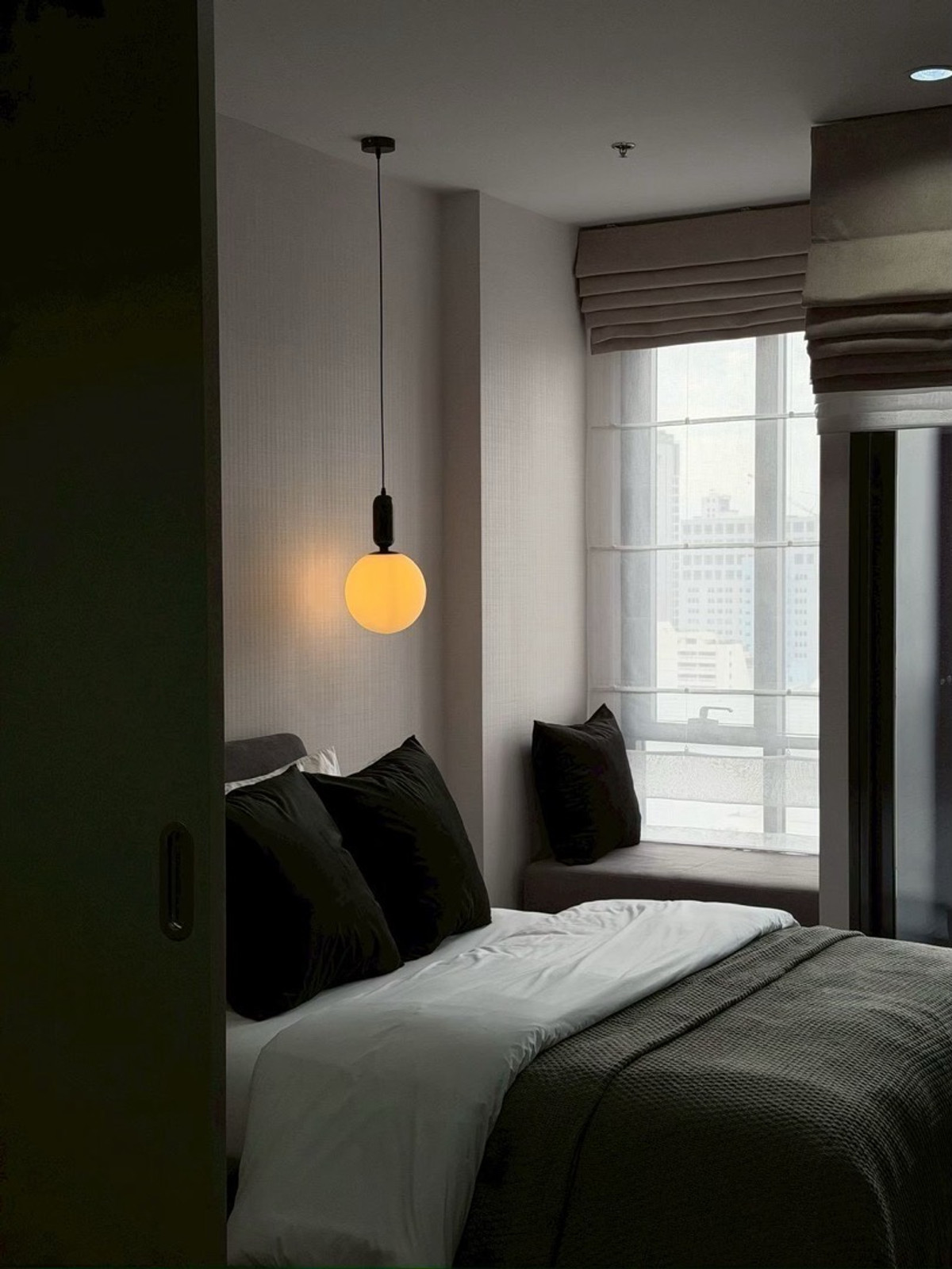 For RentCondoRatchathewi,Phayathai : 🏙 IDEO Mobi Rangnam
Luxury Condo for Rent | Ready to Move In
1 Bed 1 Bath 36 sq.m. 27k/m
📞Phat: 064-642-8664
📞Nui: 094-624-2014