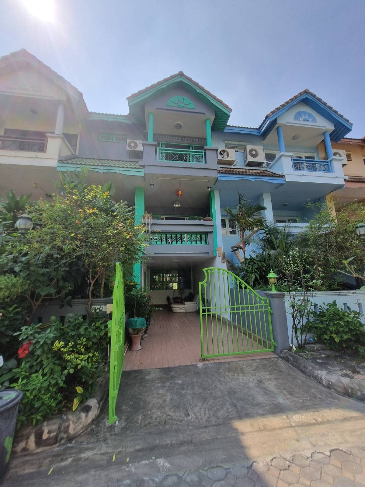 For SaleTownhomeChaengwatana, Muangthong : 3-story townhouse, 5 minutes to MRT Pak Kret Intersection.