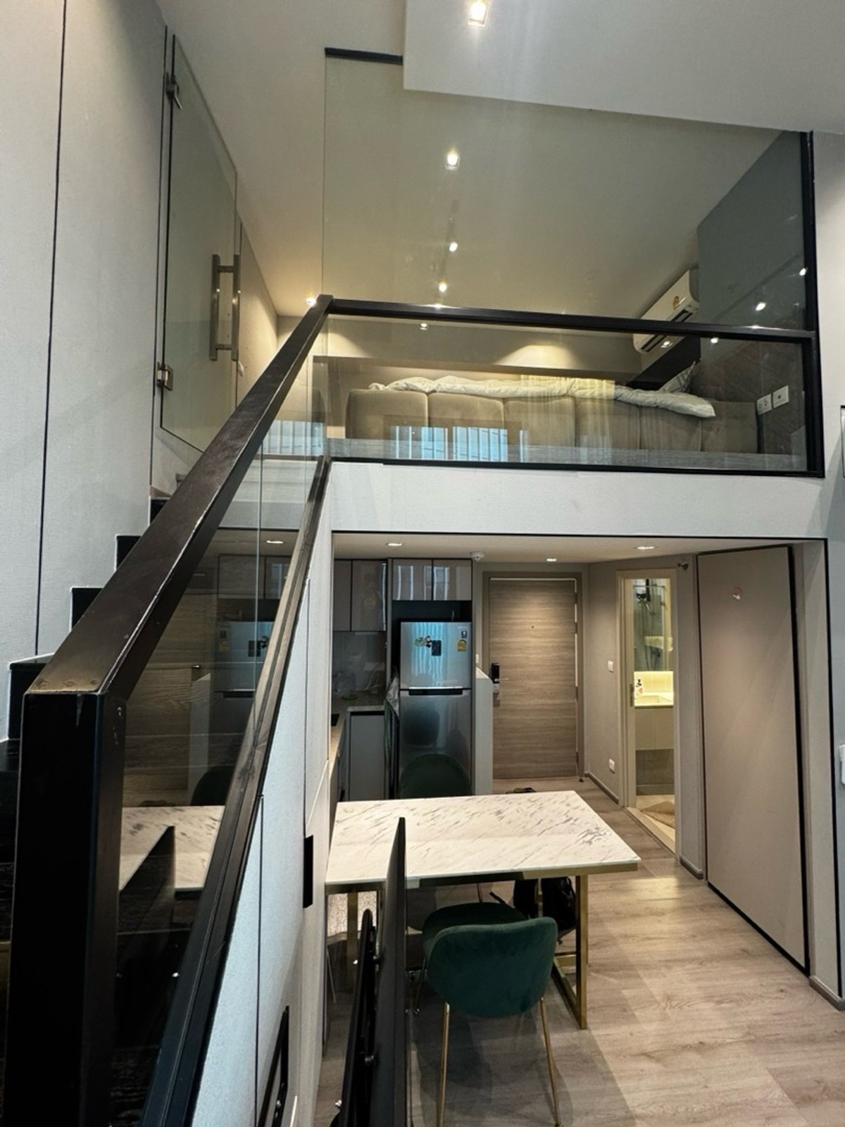 ให้เช่าคอนโดสะพานควาย จตุจักร : ❤️ขาย/เช่า คอนโด the reserve phahol pradipat. ชั้น 9  ขนาด 29+ 10 ตรม  ขายเพียง 4.4 ล้าน เท่านั้น , เช่า 21,000 บาท  สนใจ line @900cqqhk /.  0859114585. ❤️ระเบียงทิศตะวันออก  สถานที่สำคัญใกล้เคียงต่างๆ เช่น
บิ๊กซี สะพานควาย ~250 เมตร
โรงพยาบาลเปาโลเมมโมเ