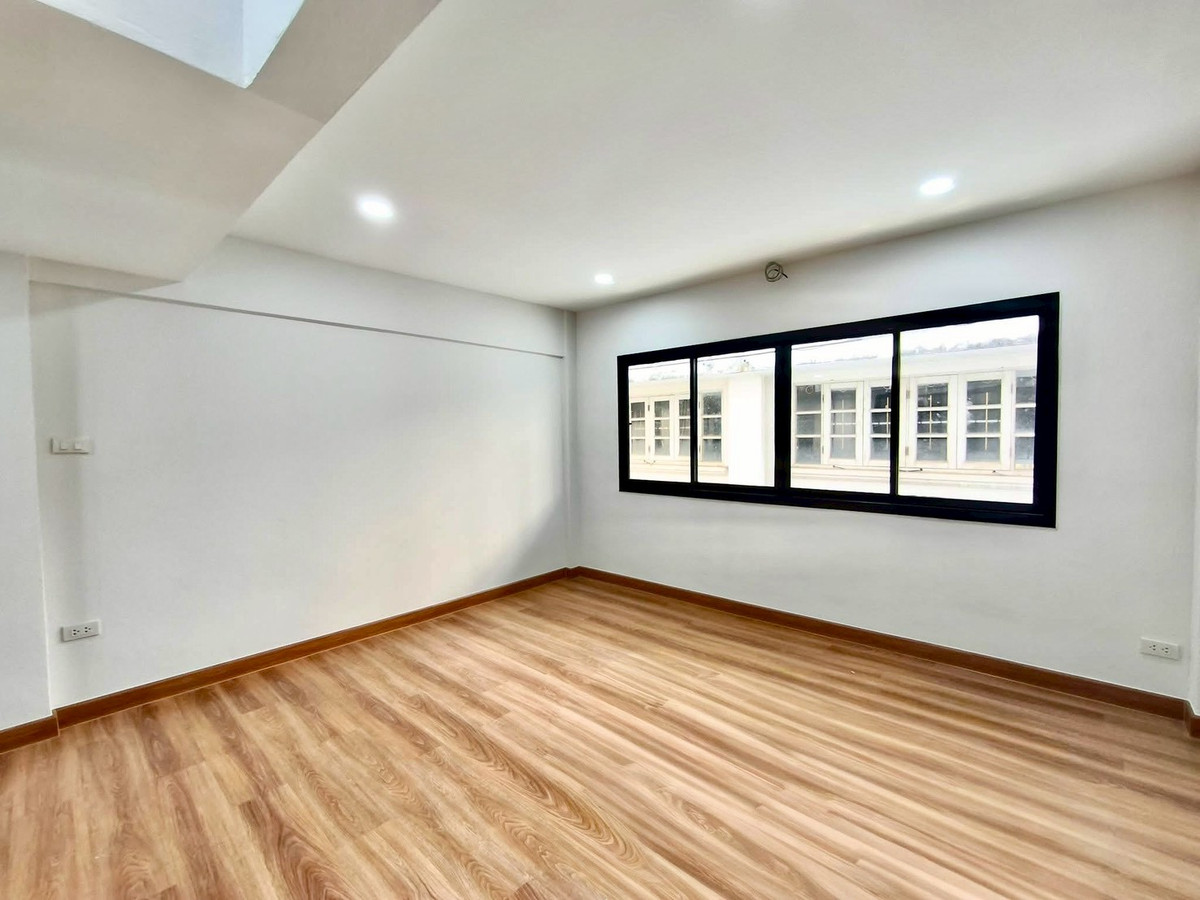 For SaleTownhomePathum Thani,Rangsit, Thammasat : Townhome for sale, 2 and a half floors, Nanthana Garden Village, Rangsit, 5 levels, area 27 square meters, 3 bedrooms, Ban Klang Subdistrict, Mueang Pathum Thani District. Pathum Thani Province