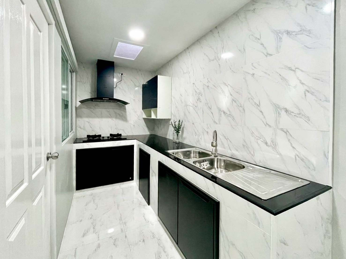 For SaleTownhomePathum Thani,Rangsit, Thammasat : Townhome for Sale Pruksa Ville 46/1 Rangsit Klong 3, 3 beds 2 baths 19 Sqw new renovation Near Rangsit-Nakhon Nayok Khlong Luang Kanchanaphisek Vibhavadi Tollway : KT26S-002