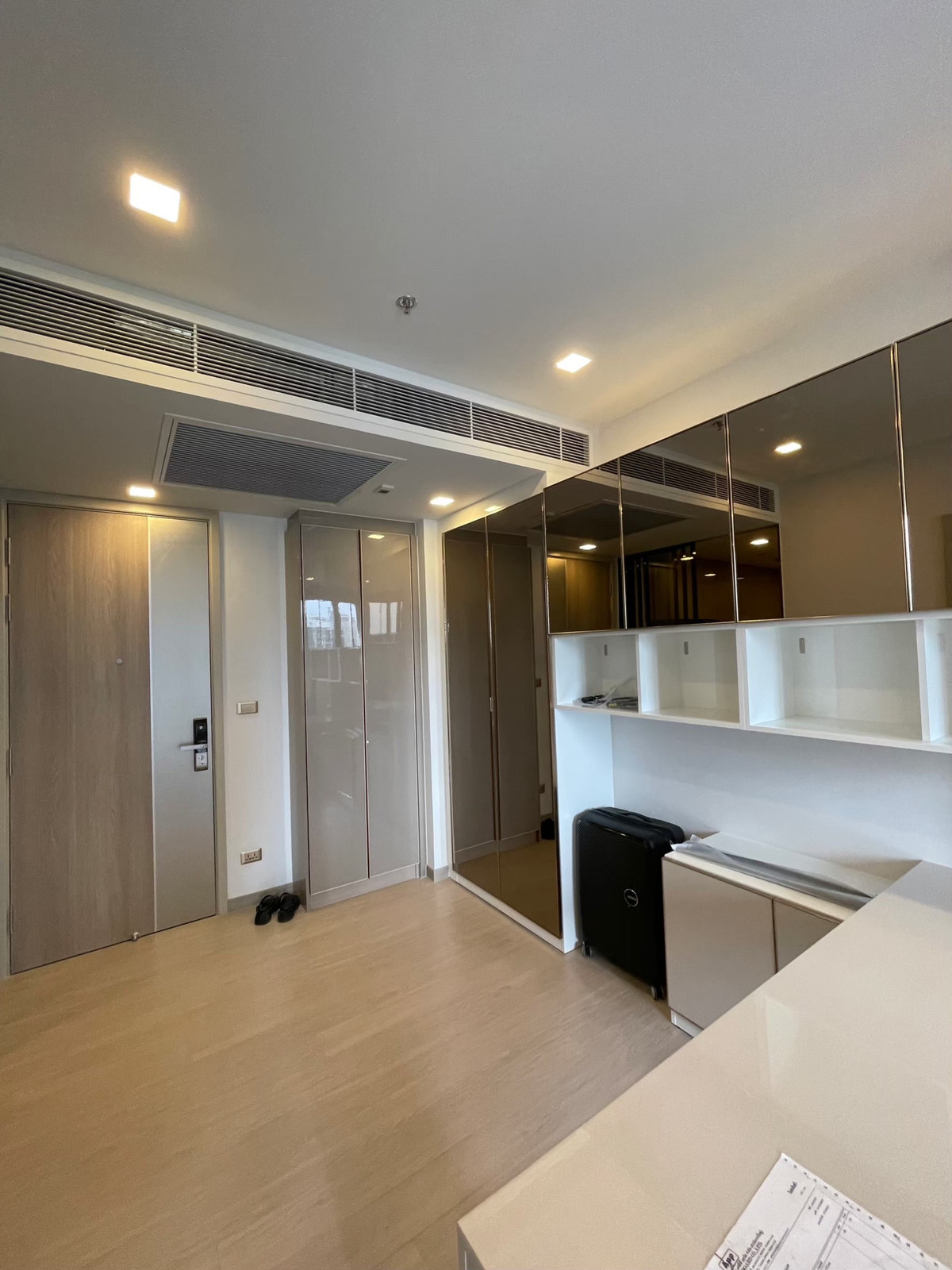 For SaleCondoRama9, Petchburi, RCA : Urgent Sale 📍One9Five Asoke - Rama 9📍 Beautiful room, pool view, unblocked view, bright and airy, includes built-in furniture and complete electrical appliances.