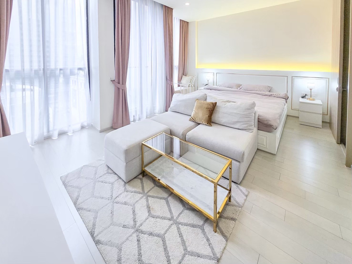 For RentCondoWitthayu, Chidlom, Langsuan, Ploenchit : 🔥35K🔥 - 1 bedroom, beautiful room, 9th floor, location cant be found anywhere else in Ploenchit area. Near the most luxurious department store Condo connected to BTS Ploenchit at Noble Ploenchit / Condo for rent.