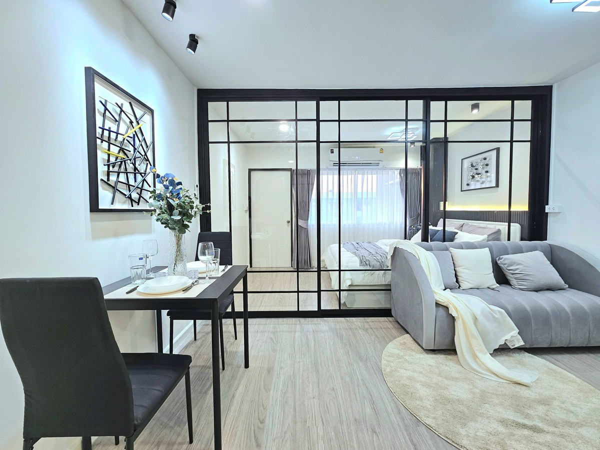 ขายคอนโดลาดพร้าว เซ็นทรัลลาดพร้าว : ขายด่วน 📍 Ratchada Prestige 📍 สามารถเลี้ยงสัตว์ได้ ชั้น 8 วิวสระว่ายน้ำ