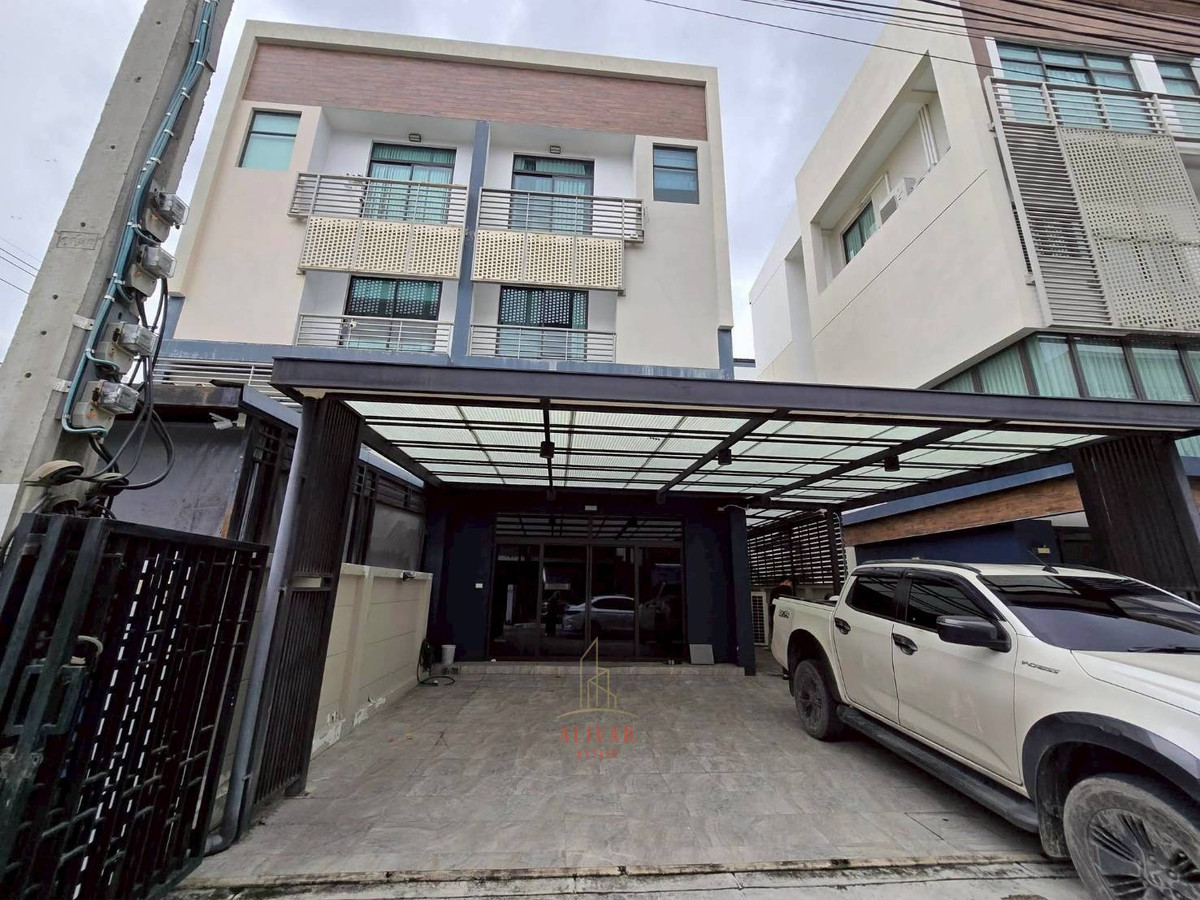 ให้เช่าโฮมออฟฟิศสุขุมวิท อโศก ทองหล่อ : RH013926 3.5-storey Home Office for Rent at DISTRICT EKKAMAI–RAMINTRA (รามอินทรา 40)