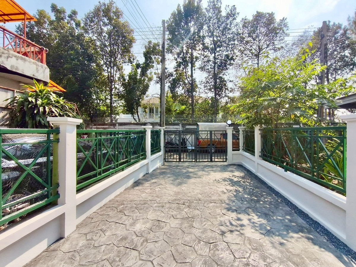 For SaleTownhomePathum Thani,Rangsit, Thammasat : Townhome for sale, 2 and a half floors, Nanthana Garden Village, Rangsit, 5 levels, area 27 square meters, 3 bedrooms, Ban Klang Subdistrict, Mueang Pathum Thani District. Pathum Thani Province