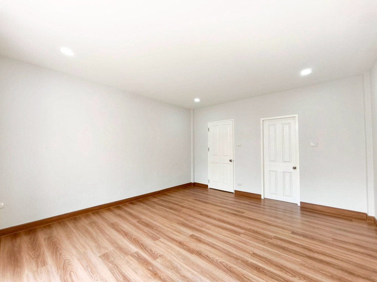 For SaleTownhomePathum Thani,Rangsit, Thammasat : Townhome for sale, 2 and a half floors, Nanthana Garden Village, Rangsit, 5 levels, area 27 square meters, 3 bedrooms, Ban Klang Subdistrict, Mueang Pathum Thani District. Pathum Thani Province