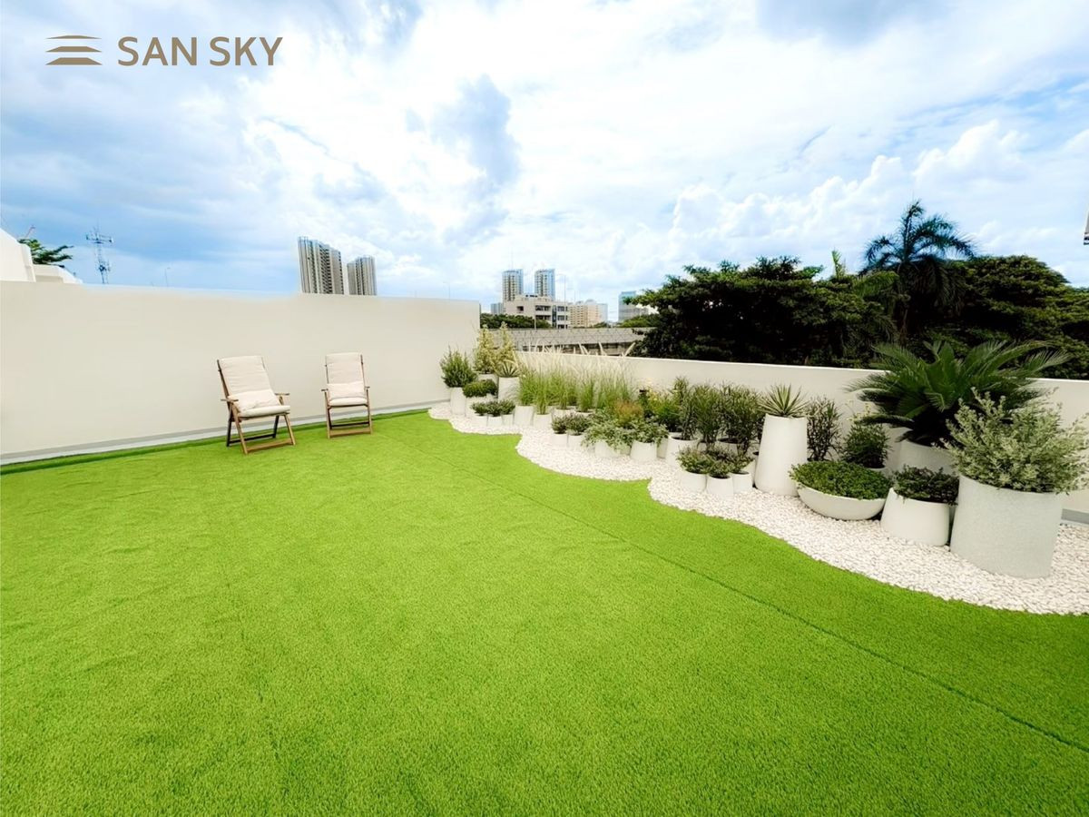 For SaleTownhomeSapankwai,Jatujak : Single house for sale in minimalist style Pradipat area, 4 bedrooms, size 297 sq m., with minimalist furniture, near the expressway, BTS Ari.