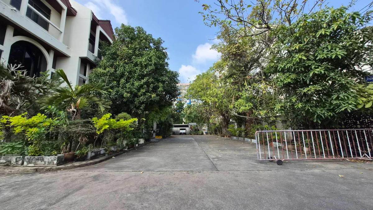 For SaleFactoryYothinpattana,CDC : Factory for sale with factory license, Factory 4 Industry @ Liab Duan - Lat Phrao 87, location in the heart of the city, area 4 rai 1 ngan, total area 5,750 square meters.