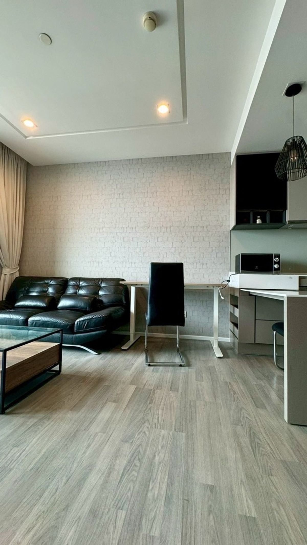 For RentCondoBang Sue, Wong Sawang, Tao Pun : Rent 1 bedroom, 1 bathroom, large room, river view, beautiful furniture, complete, very nice room to stay. You can make an appointment to see the room.