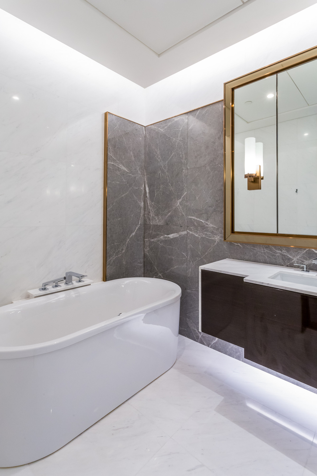 For SaleCondoWitthayu, Chidlom, Langsuan, Ploenchit : ✅ S-SHTS104 ✅ Line : @p2nproperty