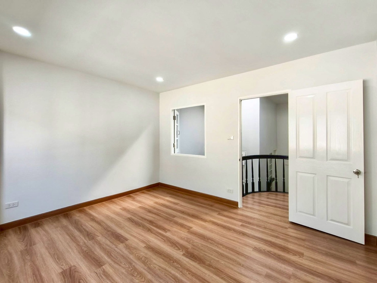 For SaleTownhomePathum Thani,Rangsit, Thammasat : Townhome for sale, 2 and a half floors, Nanthana Garden Village, Rangsit, 5 levels, area 27 square meters, 3 bedrooms, Ban Klang Subdistrict, Mueang Pathum Thani District. Pathum Thani Province