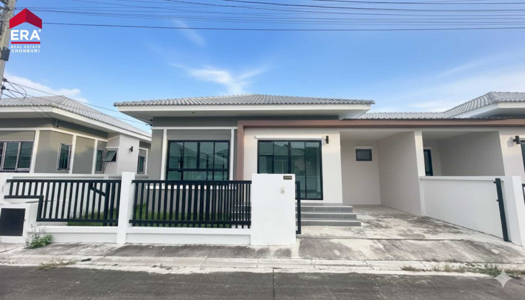 For SaleHousePattaya, Bangsaen, Chonburi : Single house for sale, Baan Mee Suk 8, Phanat Nikhom. 144 sq m, 37 sq wa. Near Phanat Nikhom town.