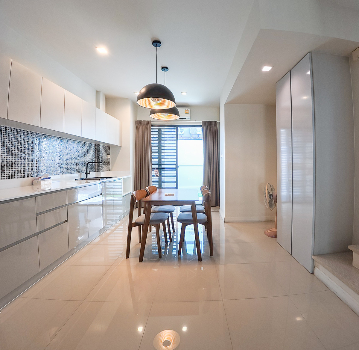 For RentTownhomeSamut Prakan,Samrong : For rent, 3-story townhome, Liabwongwaen Road, Bangna-On Nut, eco space project, near Mega Bangna, Ramkhamhaeng University 2.