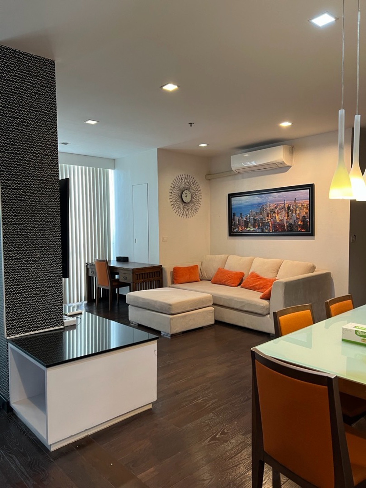 For RentCondoRatchathewi,Phayathai : [Rent] Condo 3 bedrooms, 3 bathrooms, next to the BTS.