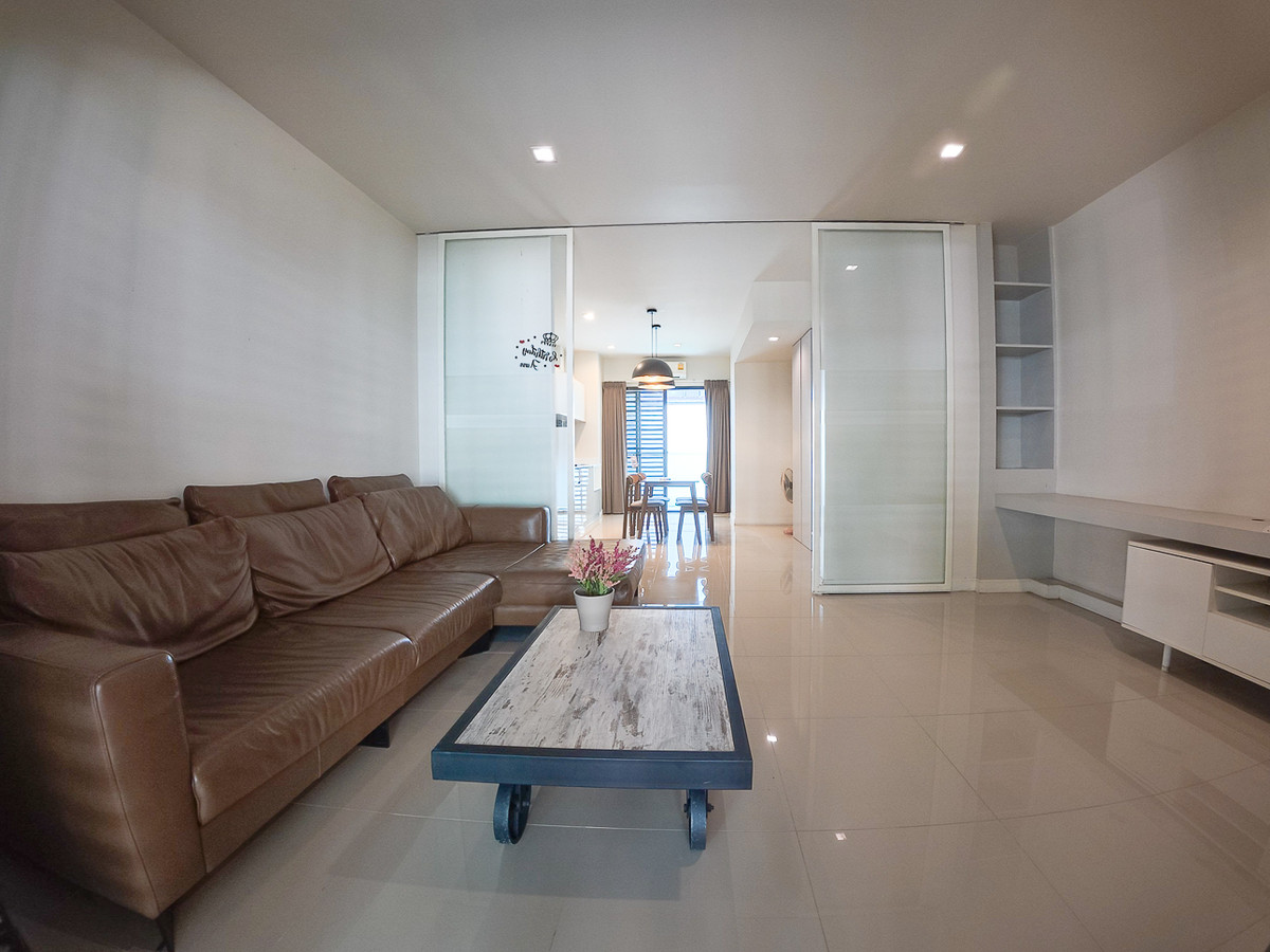 For RentTownhomeSamut Prakan,Samrong : For rent, 3-story townhome, Liabwongwaen Road, Bangna-On Nut, eco space project, near Mega Bangna, Ramkhamhaeng University 2.