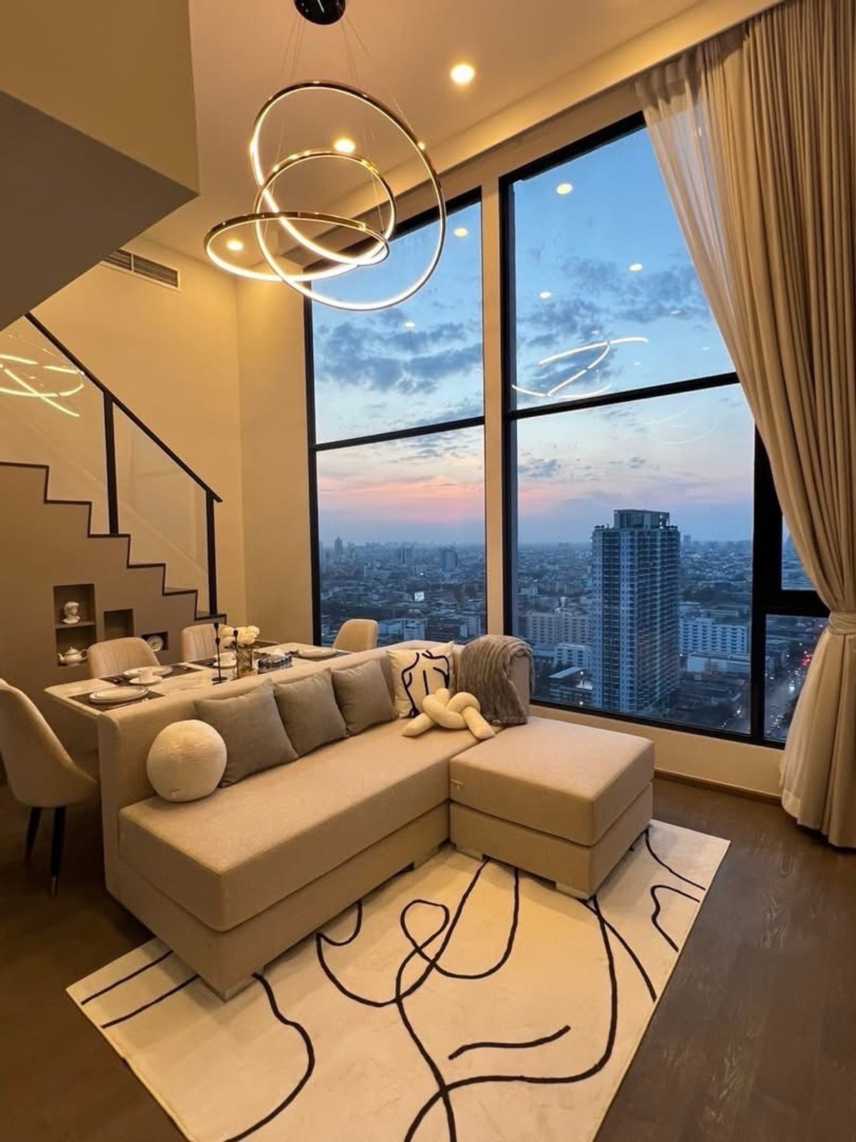 CondoRatchathewi,Phayathai : High-Floor Duplex Corner Unit Near BTS at Park Origin Ratchathewi