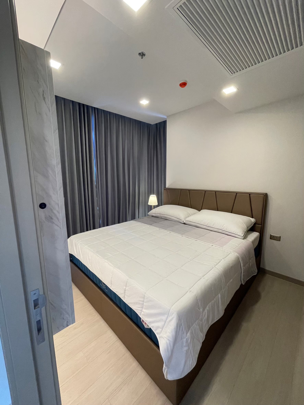 For SaleCondoRama9, Petchburi, RCA : Urgent Sale 📍One9Five Asoke - Rama 9📍 Beautiful room, pool view, unblocked view, bright and airy, includes built-in furniture and complete electrical appliances.