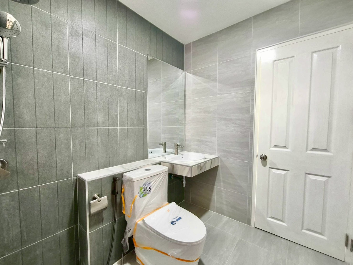 For SaleTownhomePathum Thani,Rangsit, Thammasat : Townhome for sale, 2 and a half floors, Nanthana Garden Village, Rangsit, 5 levels, area 27 square meters, 3 bedrooms, Ban Klang Subdistrict, Mueang Pathum Thani District. Pathum Thani Province