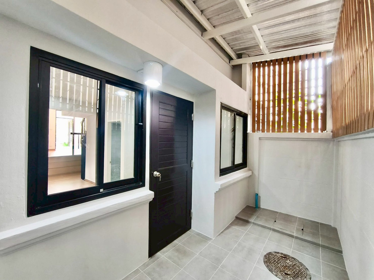 For SaleTownhomePathum Thani,Rangsit, Thammasat : Townhome for sale, 2 and a half floors, Nanthana Garden Village, Rangsit, 5 levels, area 27 square meters, 3 bedrooms, Ban Klang Subdistrict, Mueang Pathum Thani District. Pathum Thani Province