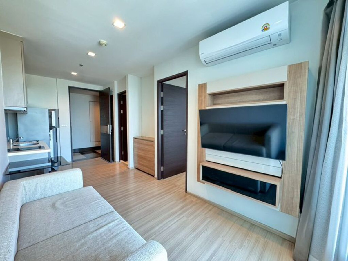 ให้เช่าคอนโดสาทร นราธิวาส : ให้เช่า ริธึ่ม สาทร เลขที่ 141/775 (ทิศตะวันออก) (BTS สะพานตากสิน)