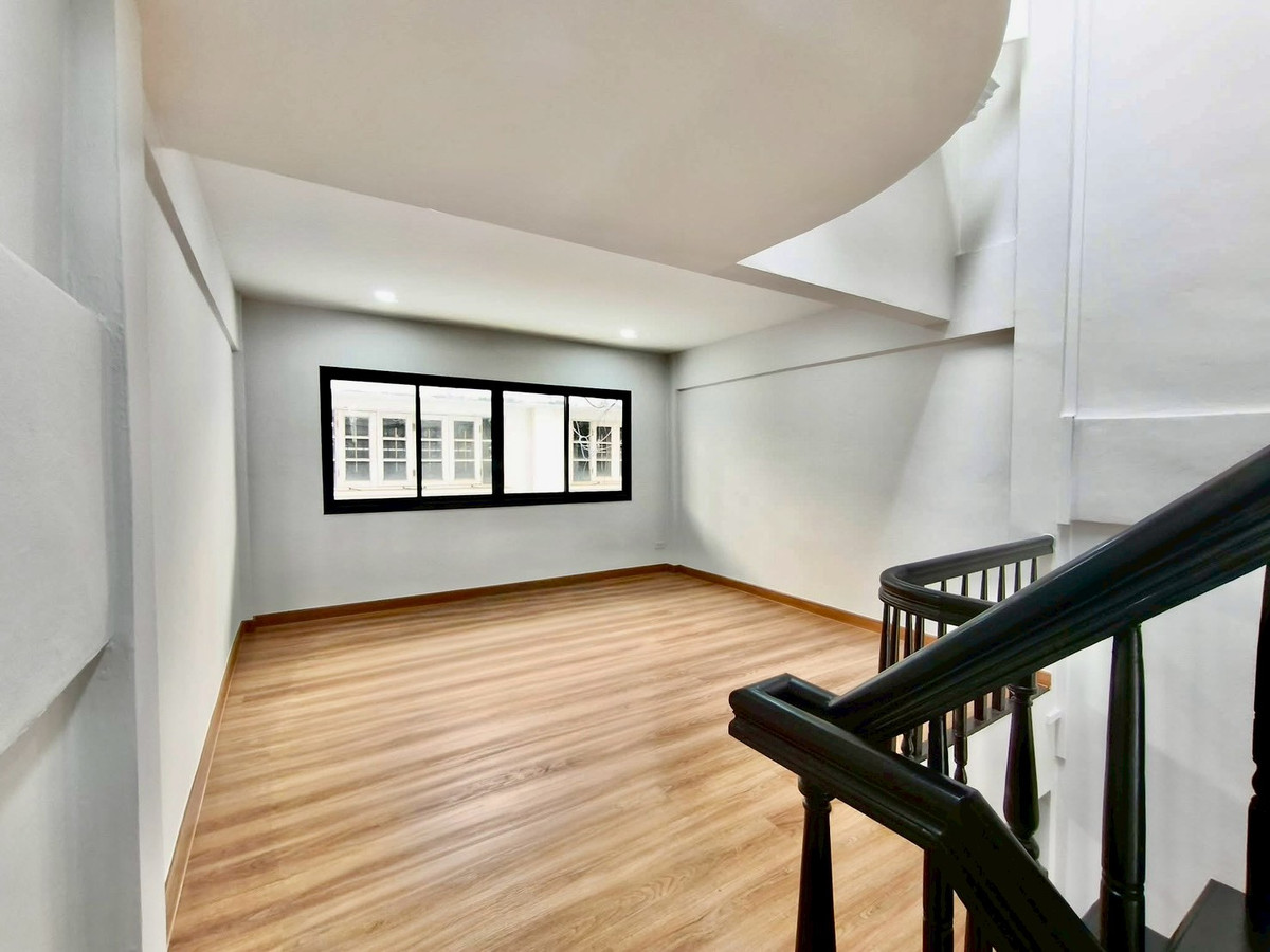 For SaleTownhomePathum Thani,Rangsit, Thammasat : Townhome for sale, 2 and a half floors, Nanthana Garden Village, Rangsit, 5 levels, area 27 square meters, 3 bedrooms, Ban Klang Subdistrict, Mueang Pathum Thani District. Pathum Thani Province