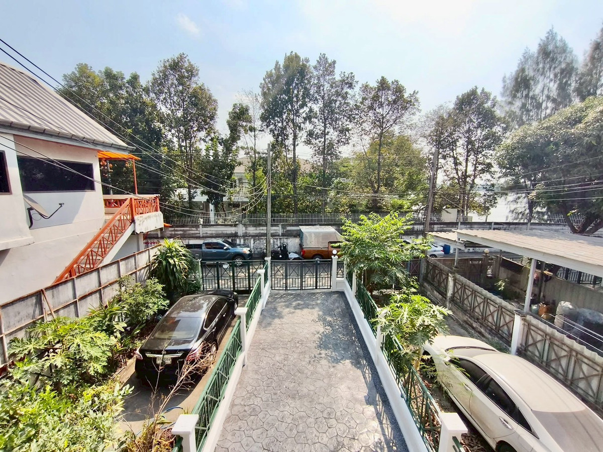 For SaleTownhomePathum Thani,Rangsit, Thammasat : Townhome for sale, 2 and a half floors, Nanthana Garden Village, Rangsit, 5 levels, area 27 square meters, 3 bedrooms, Ban Klang Subdistrict, Mueang Pathum Thani District. Pathum Thani Province