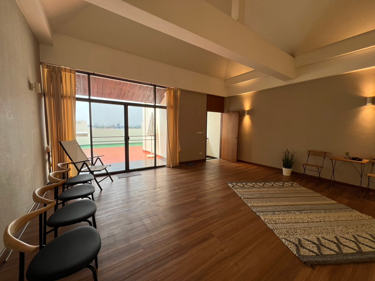 For RentTownhomePattanakan, Srinakarin : for rent Beautiful town house at pattanakarn soi 52 (S03-1819) 