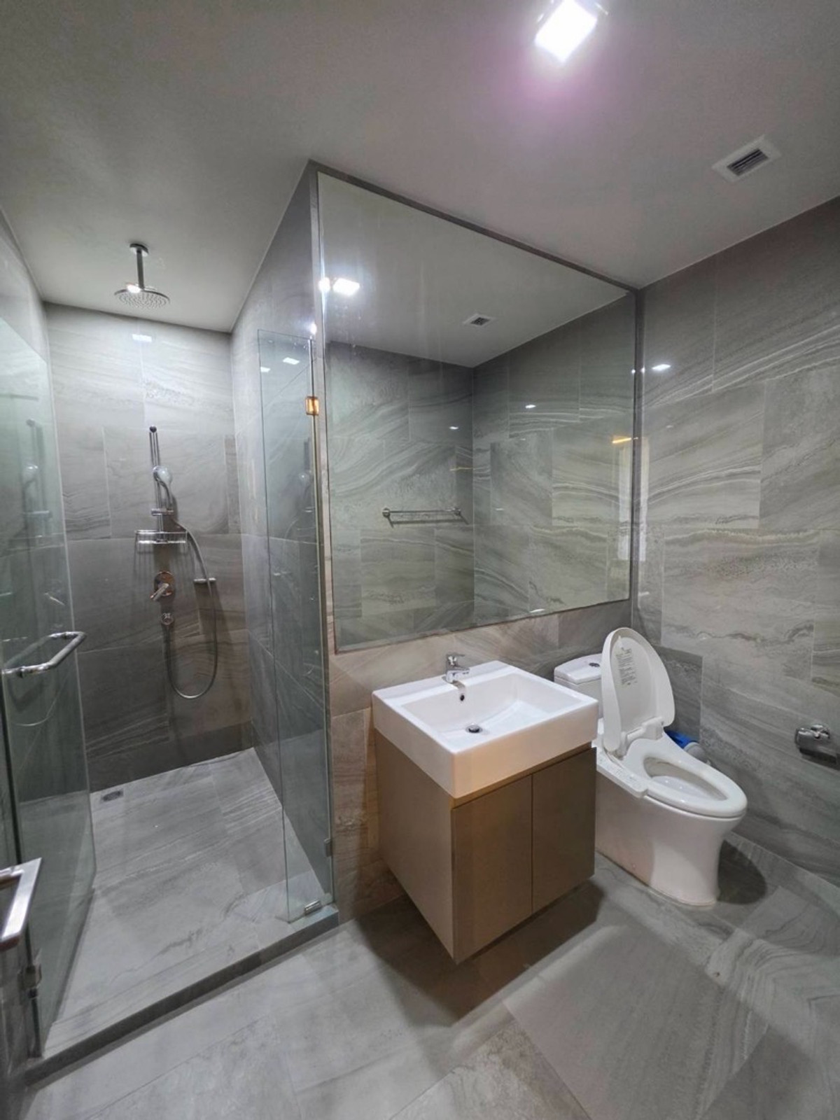 ให้เช่าคอนโดอารีย์ อนุสาวรีย์ : ห้องว่างให้เช่าด่วน : IDEO Q Victory (ไอดีโอ คิว วิคตอรี)สนใจต่อรองราคาแอดไลน์ @condo168 (มี @ ข้างหน้าด้วยนะคะ)