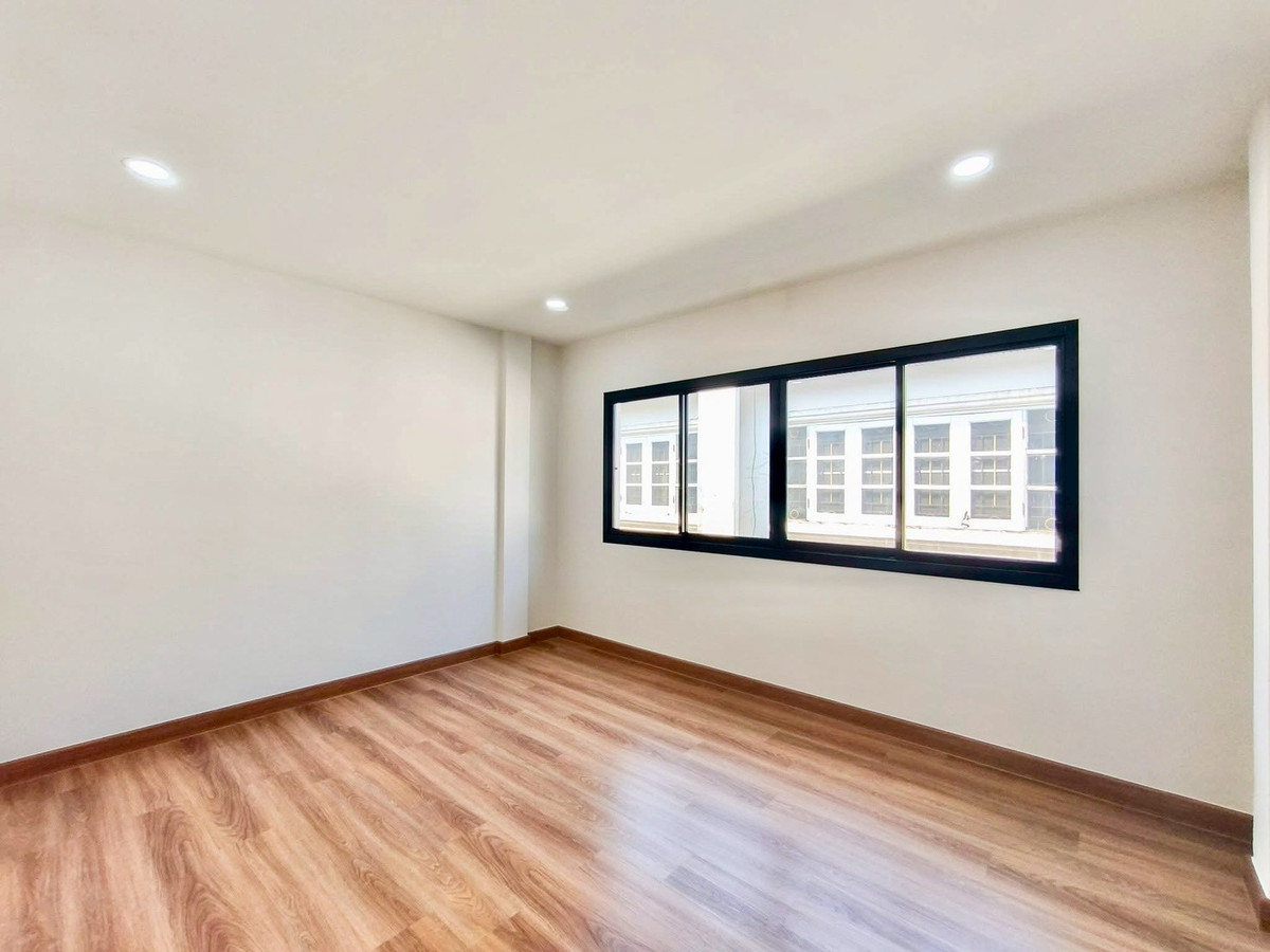 For SaleTownhomePathum Thani,Rangsit, Thammasat : Townhome for sale, 2 and a half floors, Nanthana Garden Village, Rangsit, 5 levels, area 27 square meters, 3 bedrooms, Ban Klang Subdistrict, Mueang Pathum Thani District. Pathum Thani Province